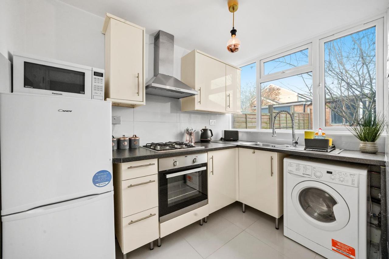 Cosy 3 Bedroom With Free Parking, Garden And Smart Tv With Netflix By Yoko Property Κόβεντρι Εξωτερικό φωτογραφία