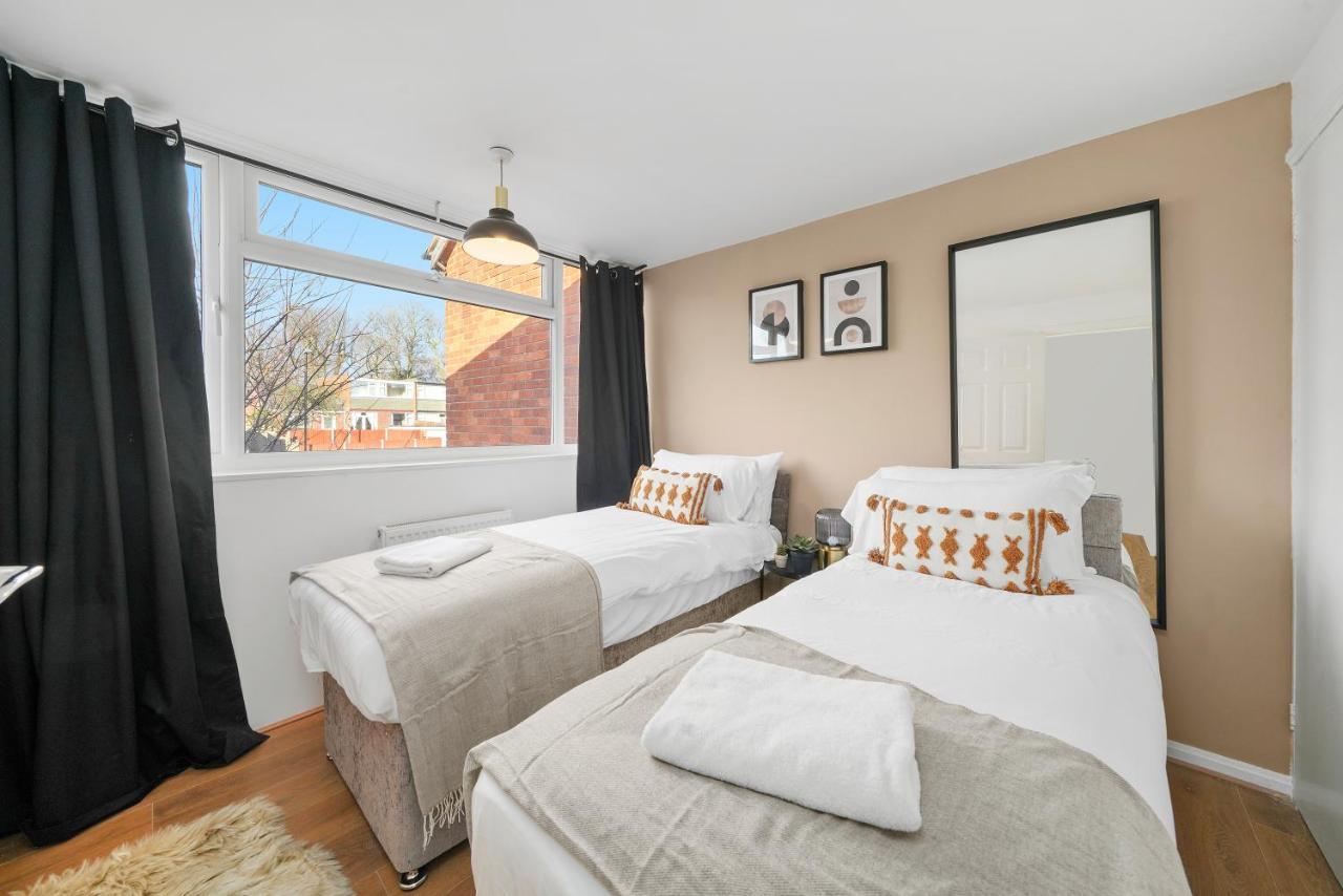 Cosy 3 Bedroom With Free Parking, Garden And Smart Tv With Netflix By Yoko Property Κόβεντρι Εξωτερικό φωτογραφία