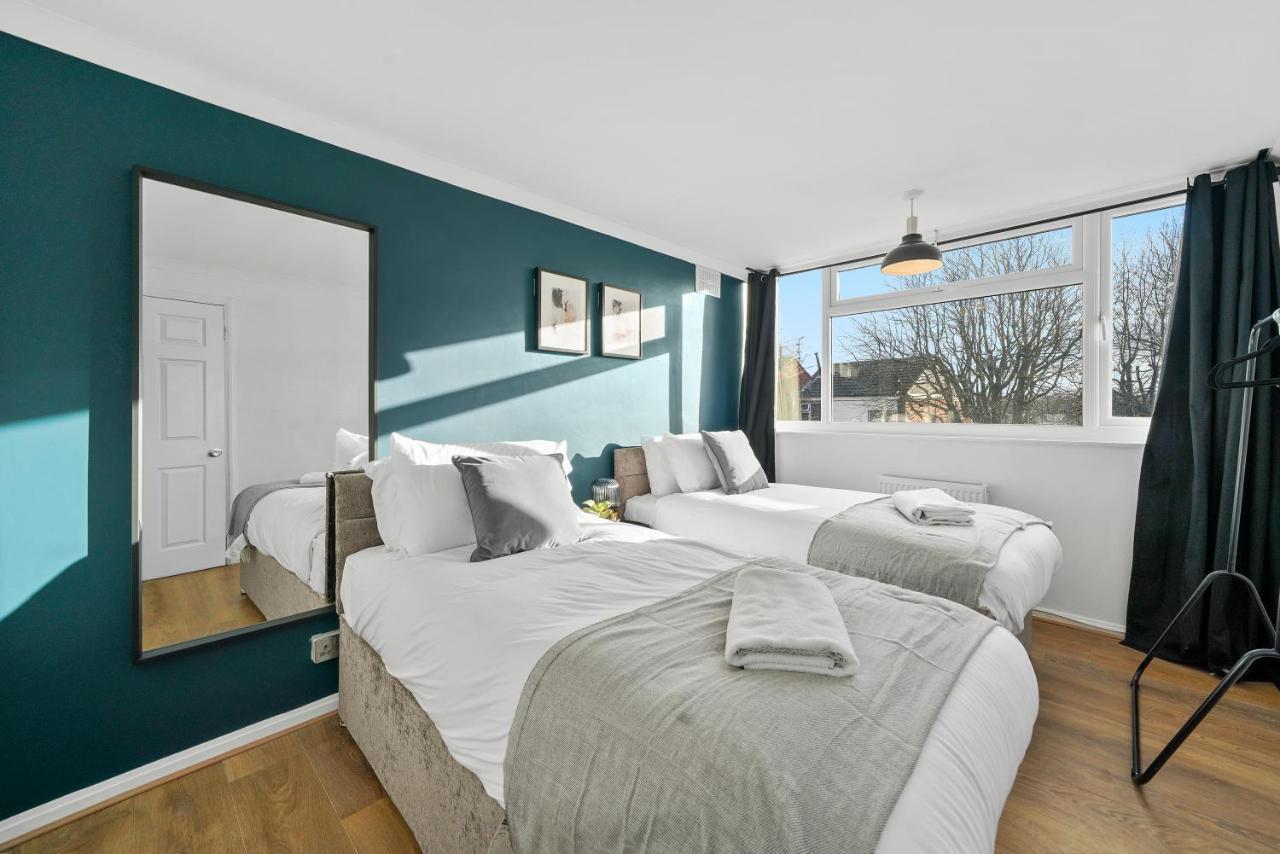 Cosy 3 Bedroom With Free Parking, Garden And Smart Tv With Netflix By Yoko Property Κόβεντρι Εξωτερικό φωτογραφία